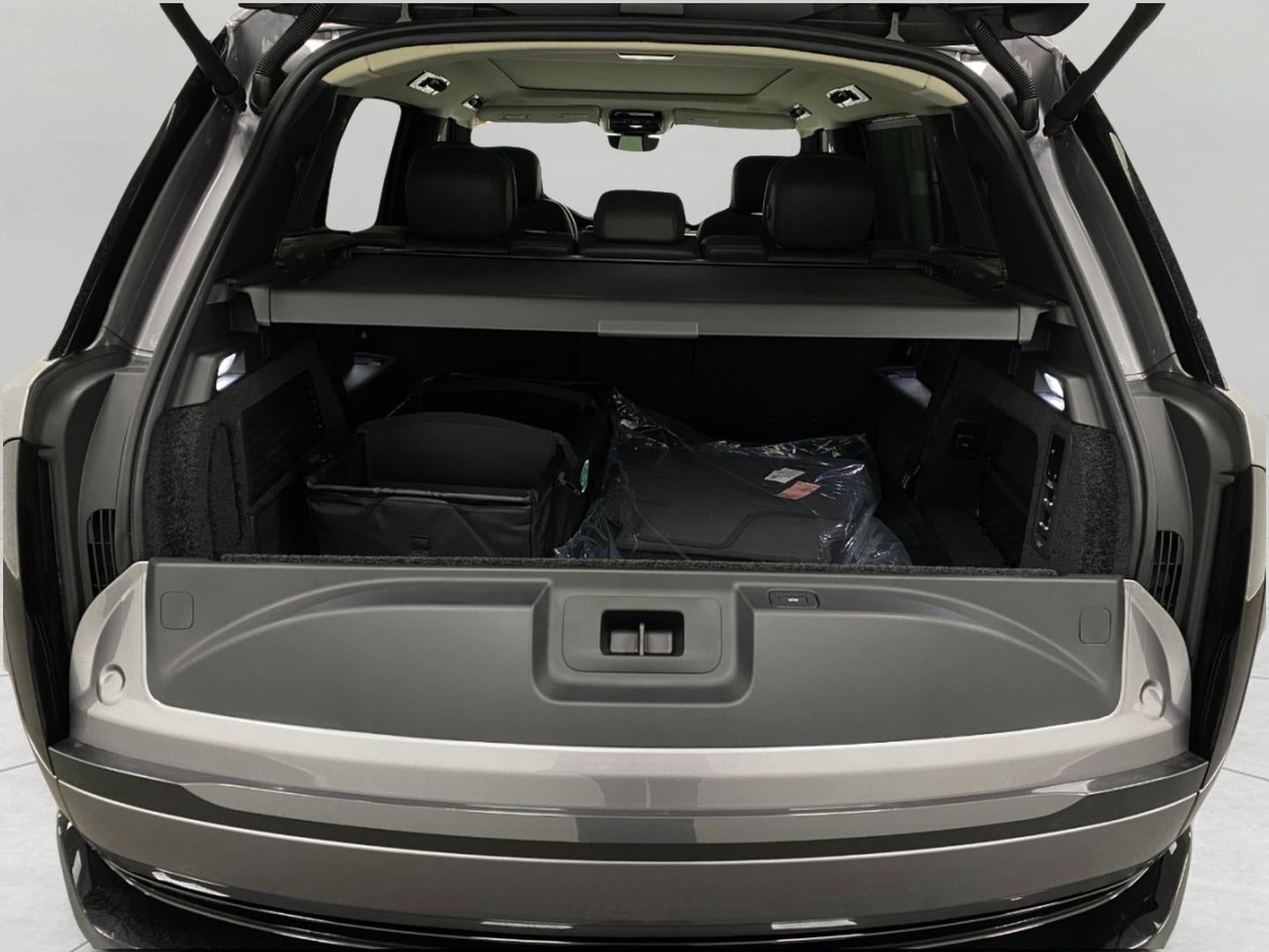 2026 Land Rover Range Rover P530 SE LWB 7 Seat