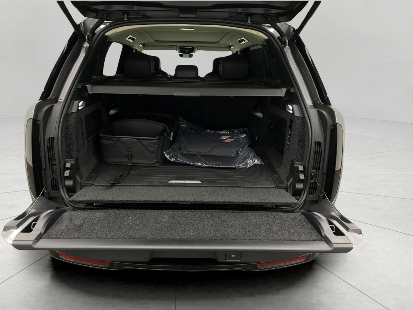 2026 Land Rover Range Rover P530 SE LWB 7 Seat