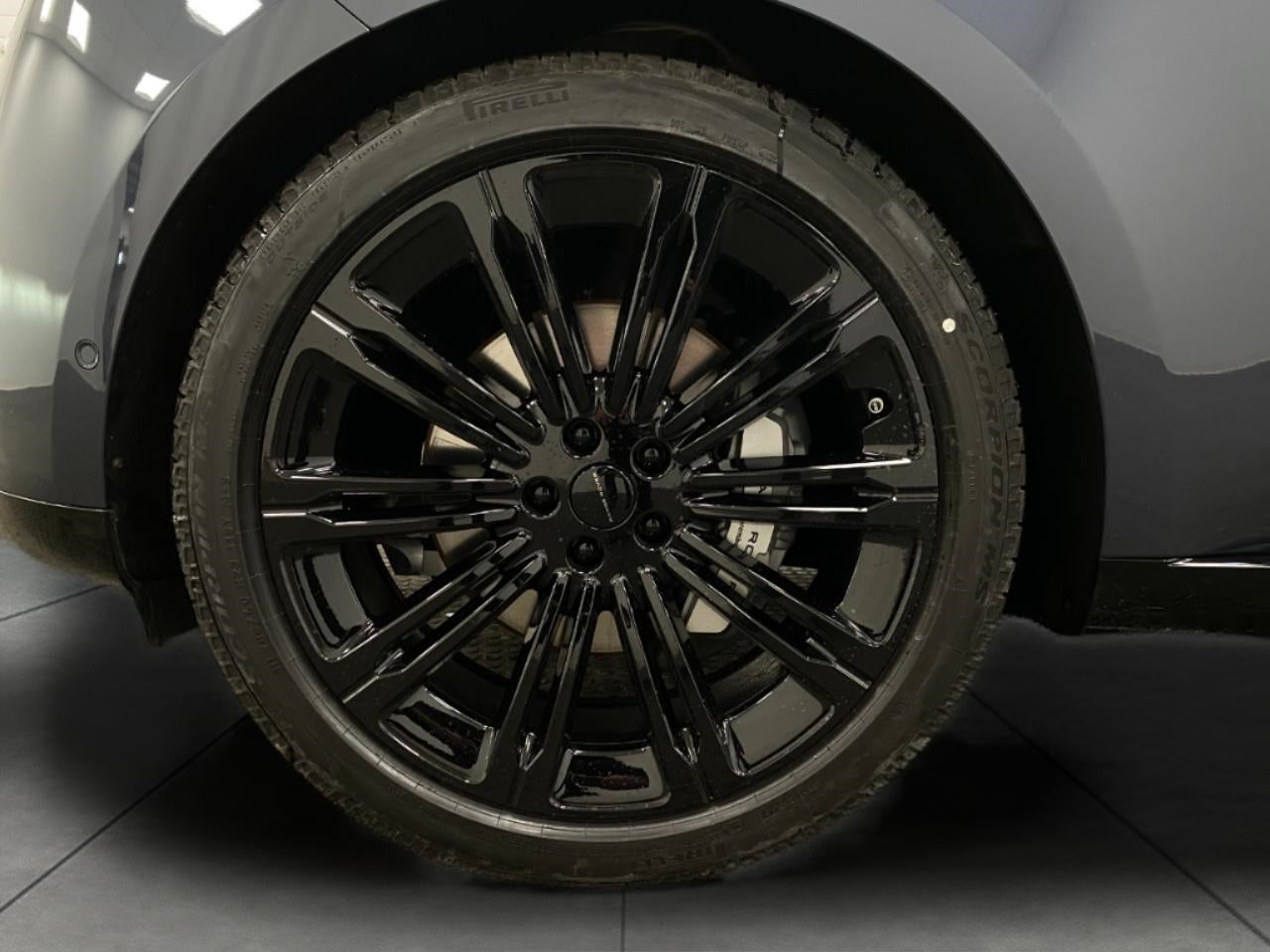 2026 Land Rover Range Rover P400 SE LWB 7 Seat