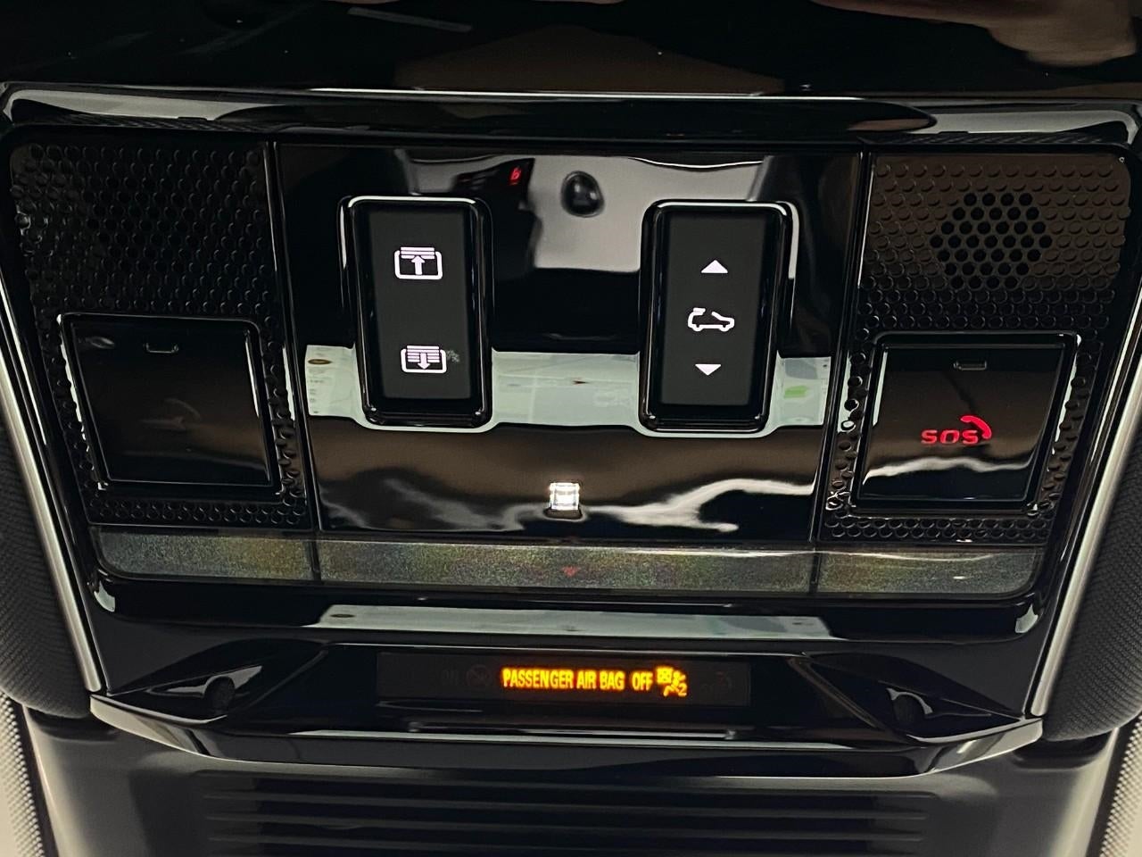 2026 Land Rover Range Rover P400 SE LWB 7 Seat