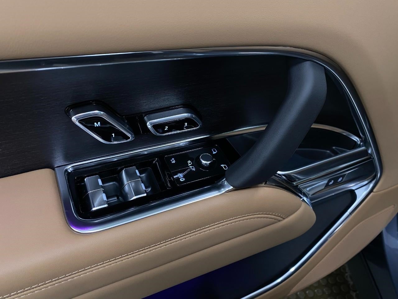 2026 Land Rover Range Rover P400 SE LWB 7 Seat