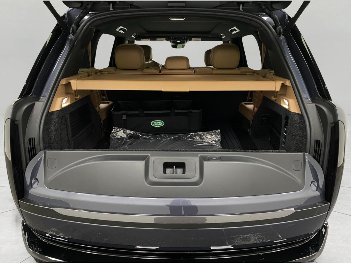 2026 Land Rover Range Rover P400 SE LWB 7 Seat