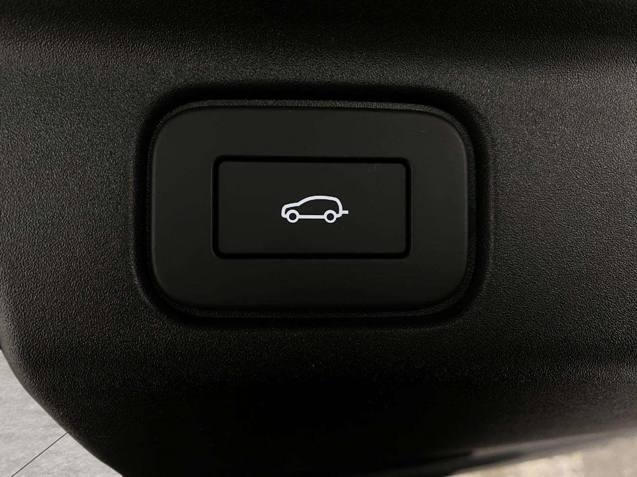 2026 Land Rover Range Rover P400 SE LWB 7 Seat