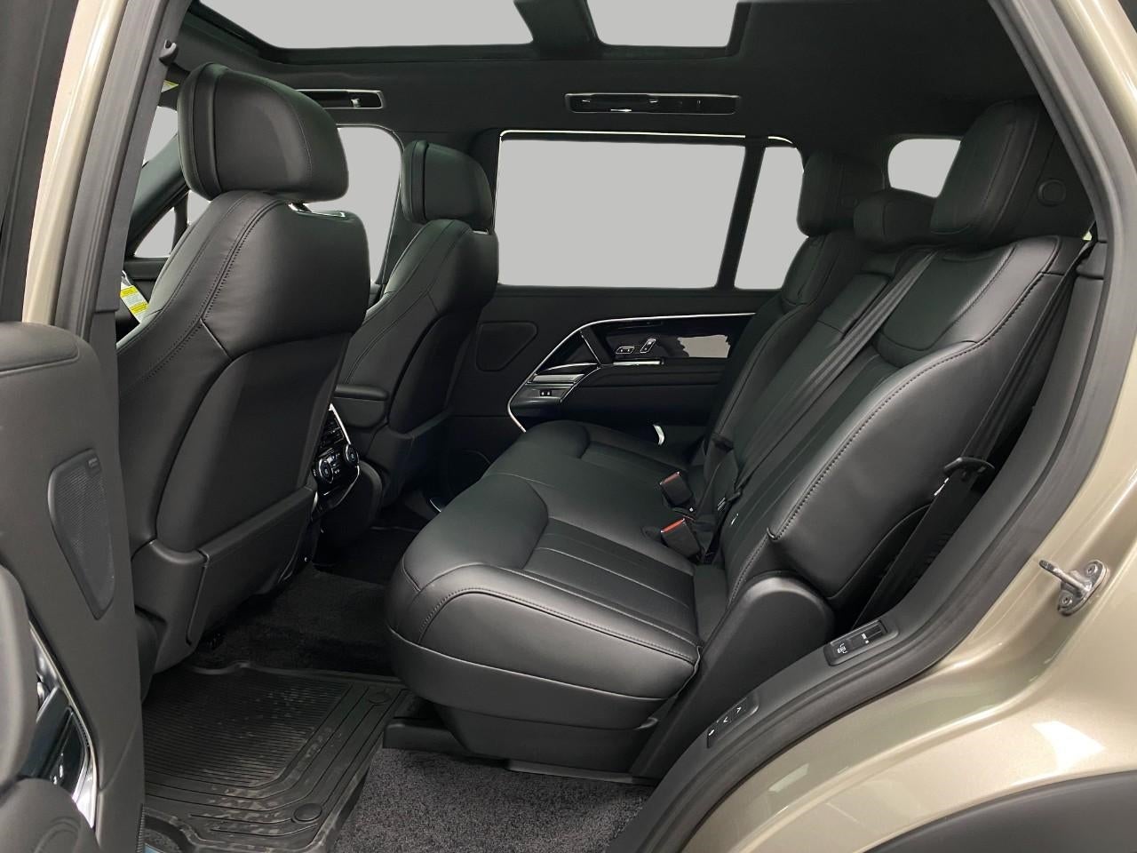 2026 Land Rover Range Rover P400 SE LWB 7 Seat