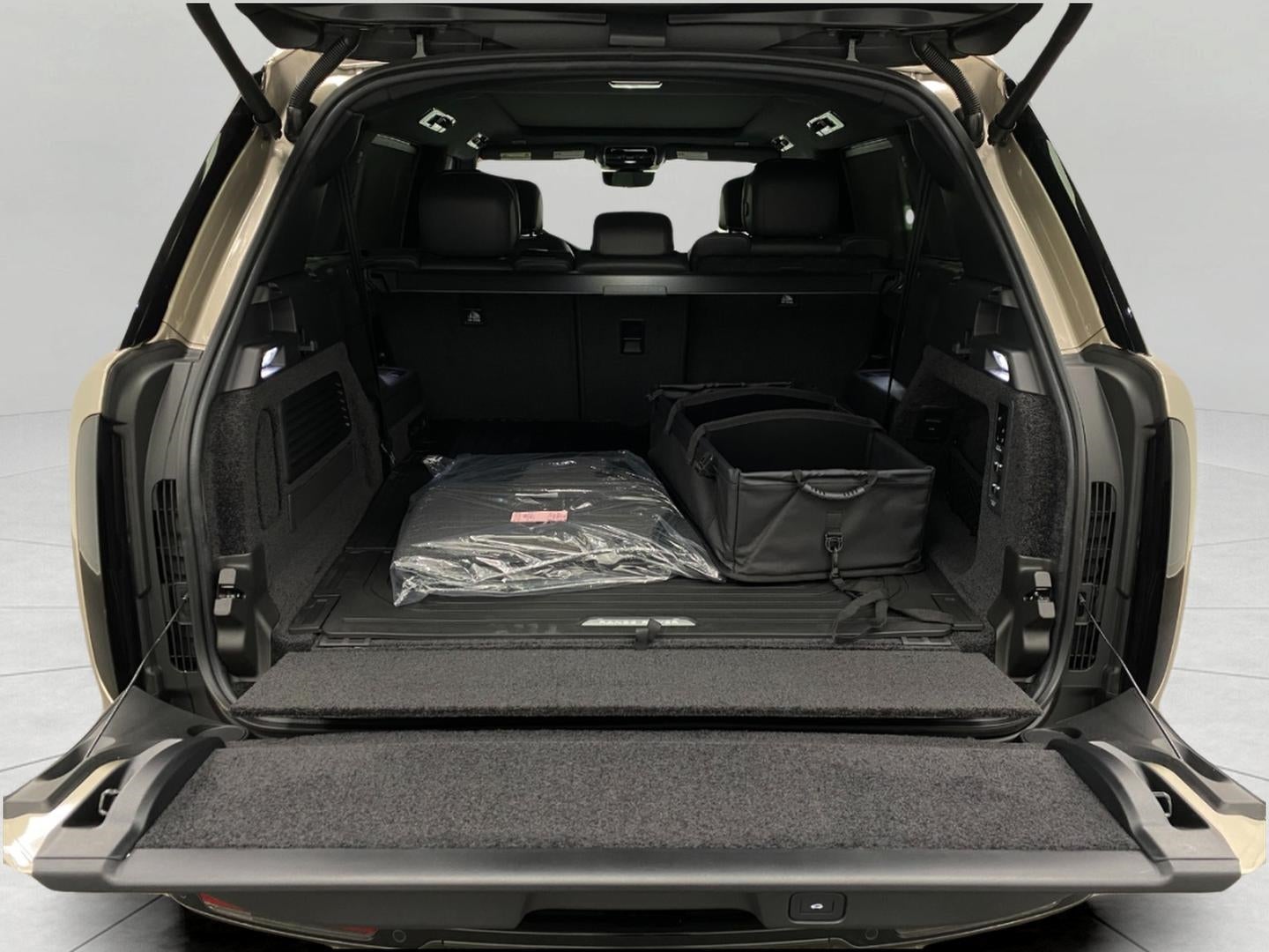 2026 Land Rover Range Rover P400 SE LWB 7 Seat