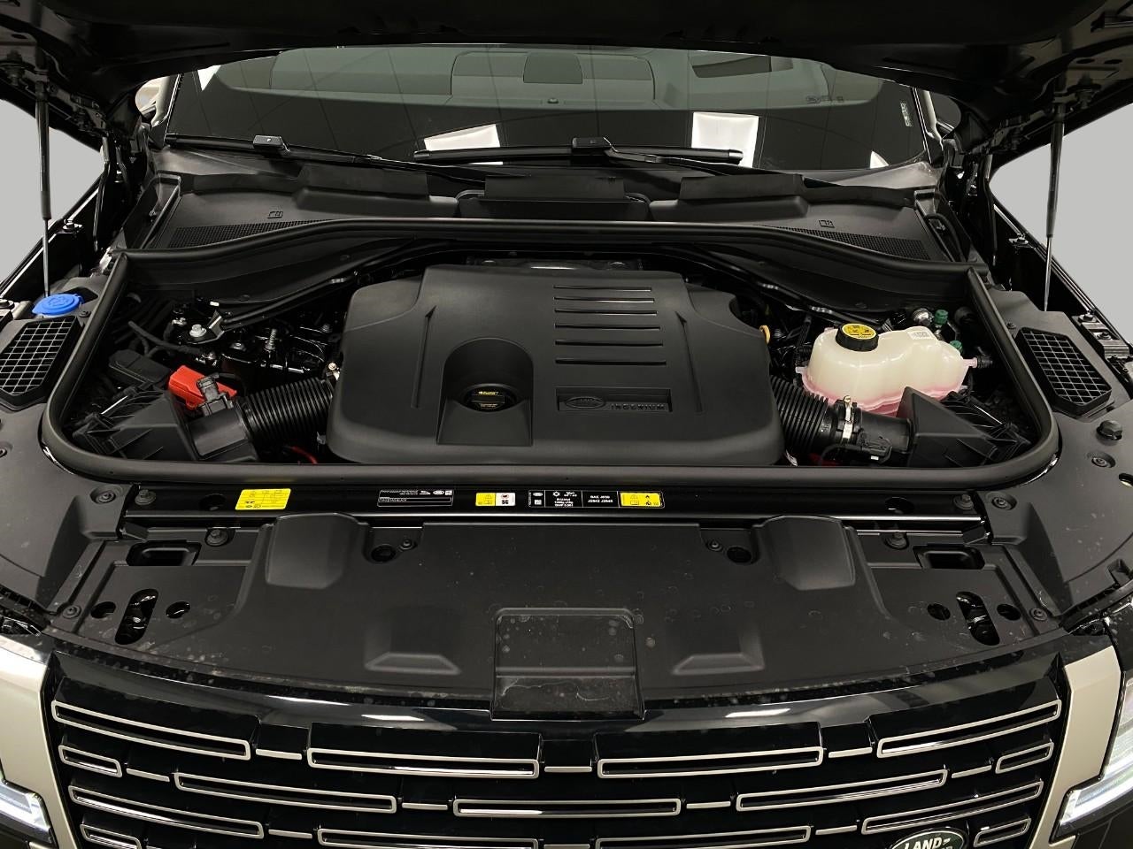 2026 Land Rover Range Rover P400 SE LWB 7 Seat