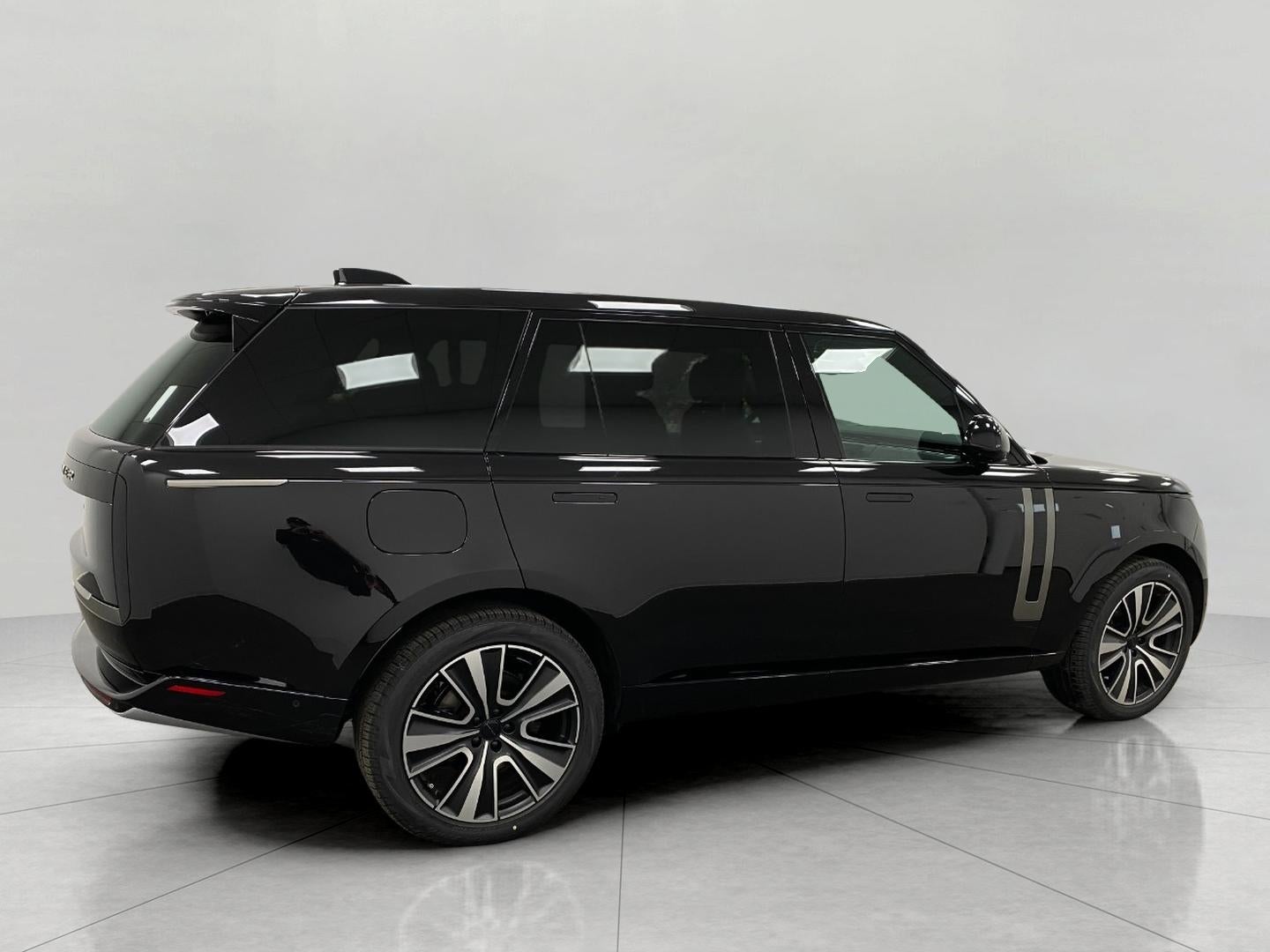2026 Land Rover Range Rover P400 SE LWB 7 Seat