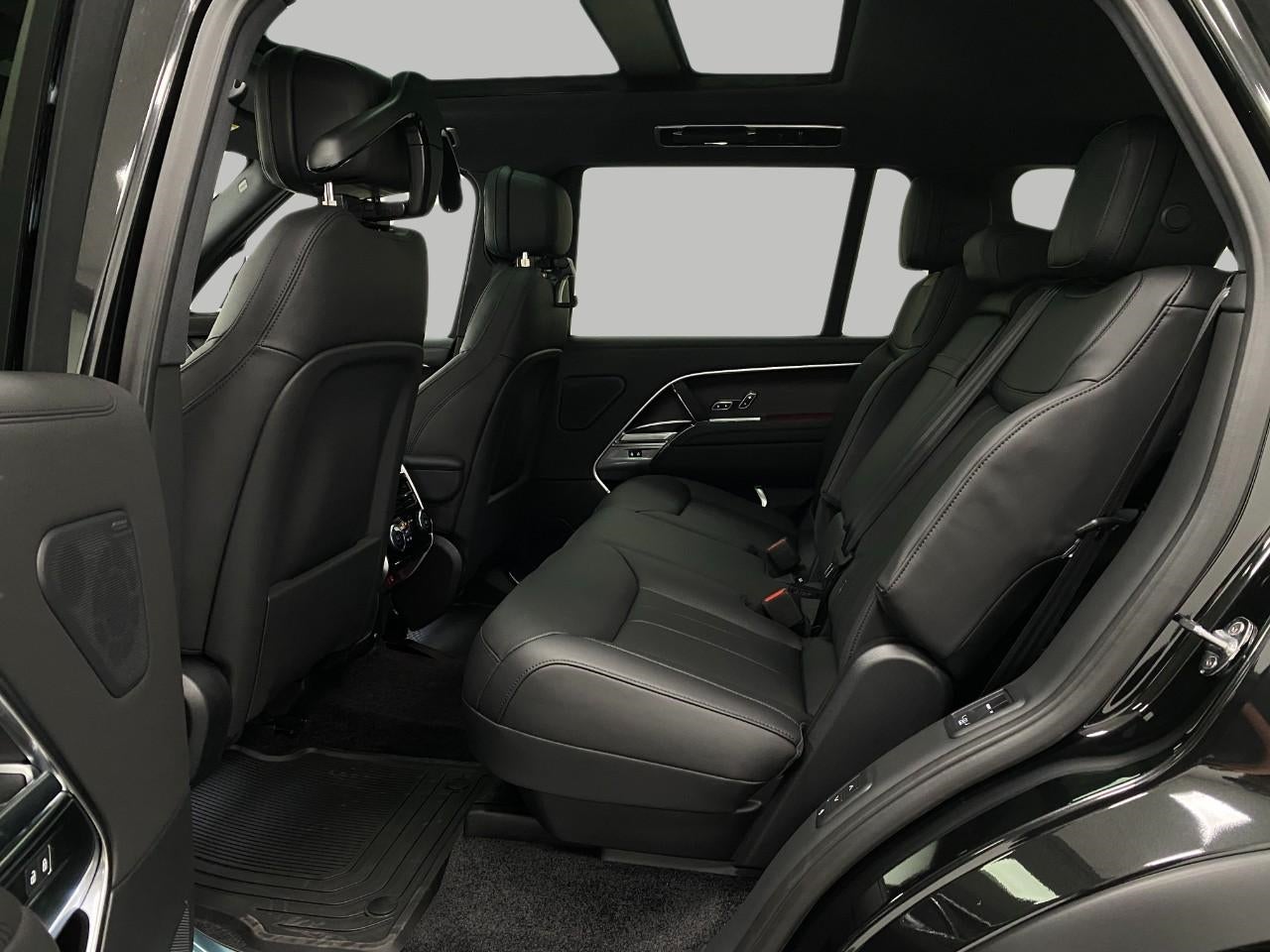 2026 Land Rover Range Rover P400 SE LWB 7 Seat