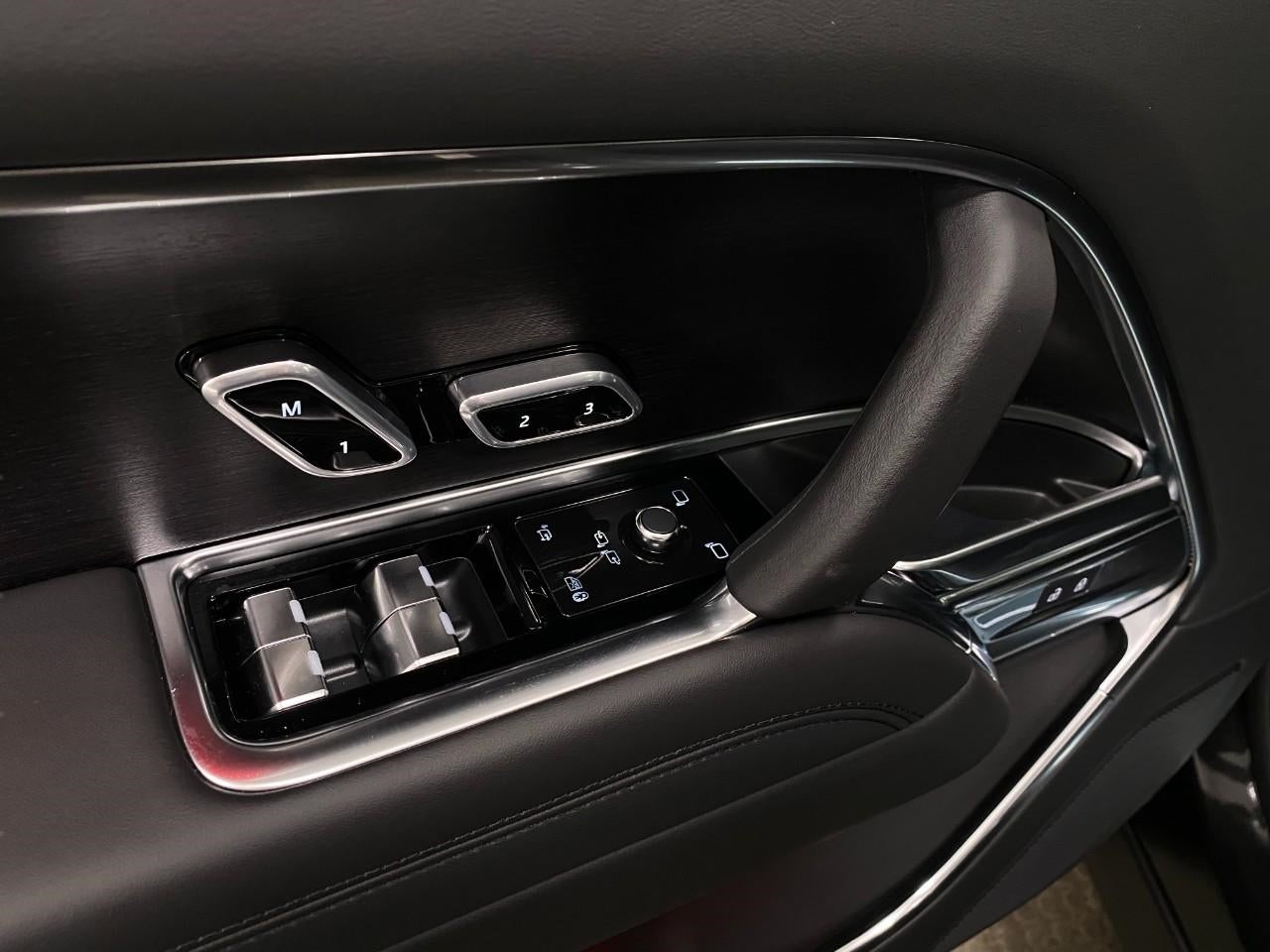 2026 Land Rover Range Rover P400 SE LWB 7 Seat