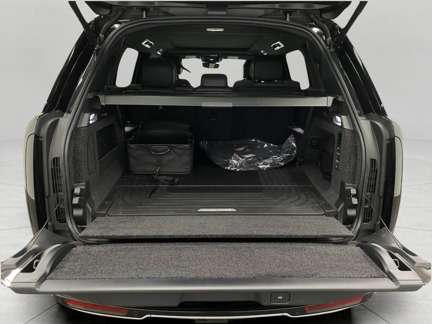 2026 Land Rover Range Rover P400 SE LWB 7 Seat