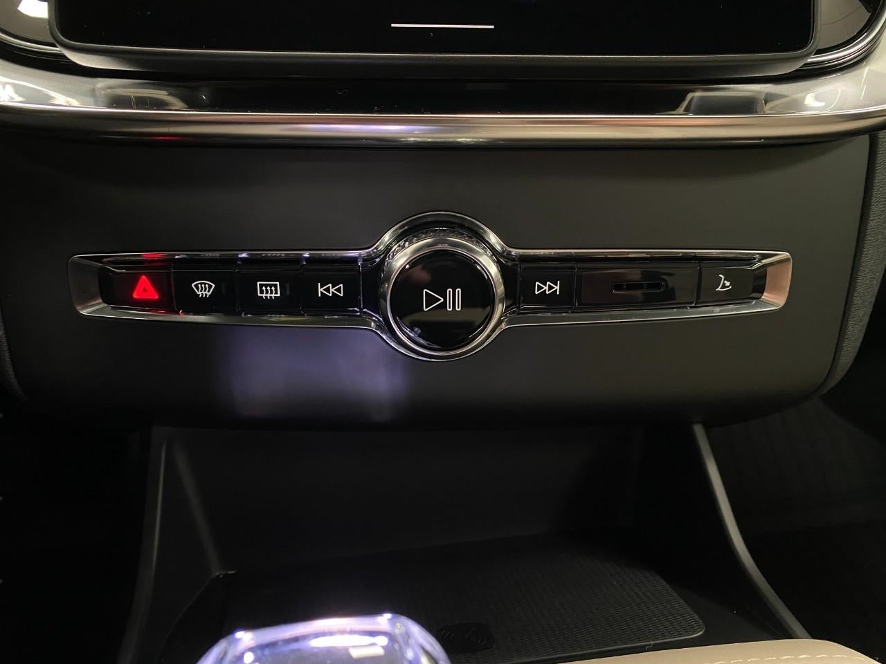 2026 Volvo XC90 B6 AWD Plus 6-Seater