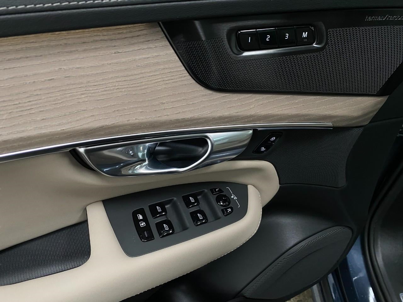 2026 Volvo XC90 B6 AWD Plus 6-Seater