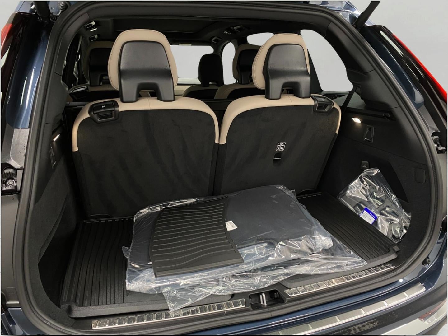 2026 Volvo XC90 B6 AWD Plus 6-Seater