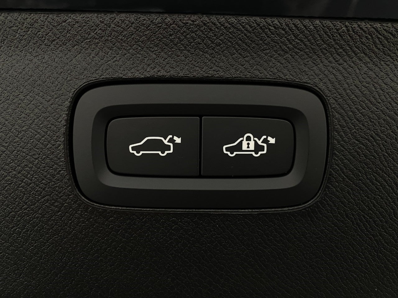 2026 Volvo XC90 B6 AWD Plus 6-Seater