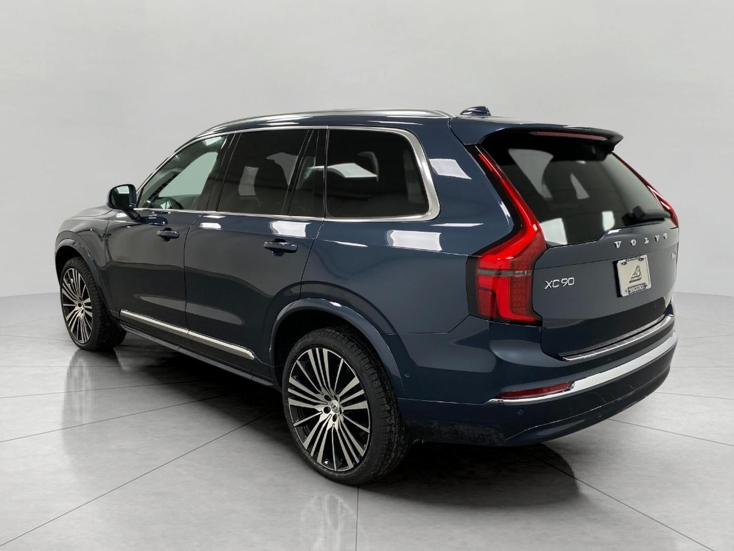 2026 Volvo XC90 B6 AWD Plus 6-Seater