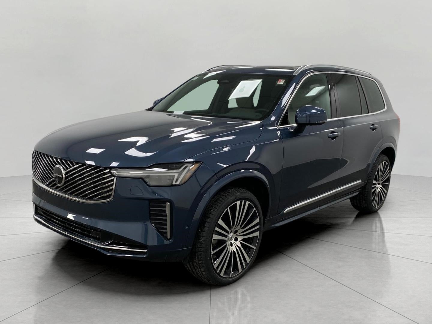 2026 Volvo XC90 B6 AWD Plus 6-Seater