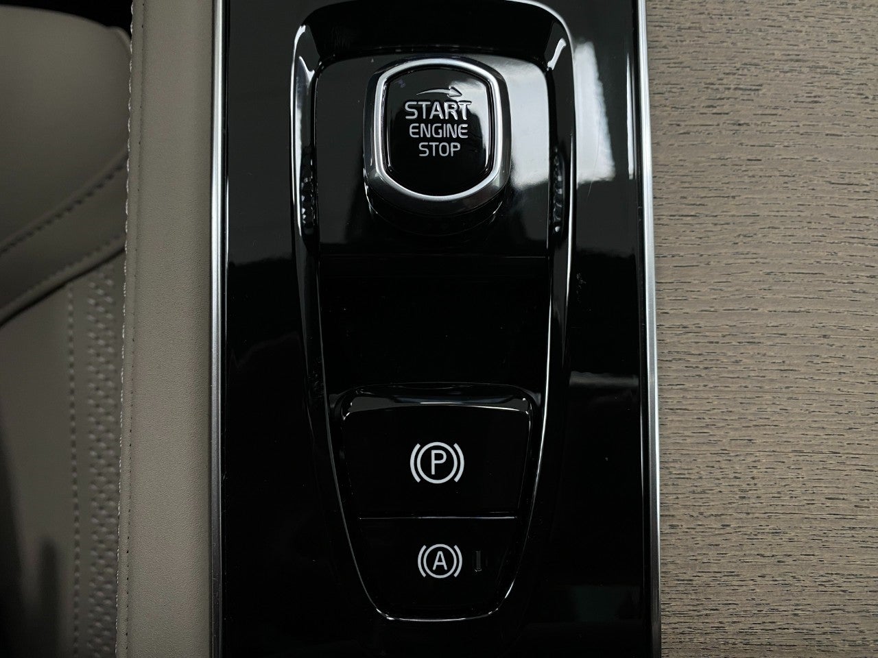 2026 Volvo XC90 B6 AWD Plus 7-Seater