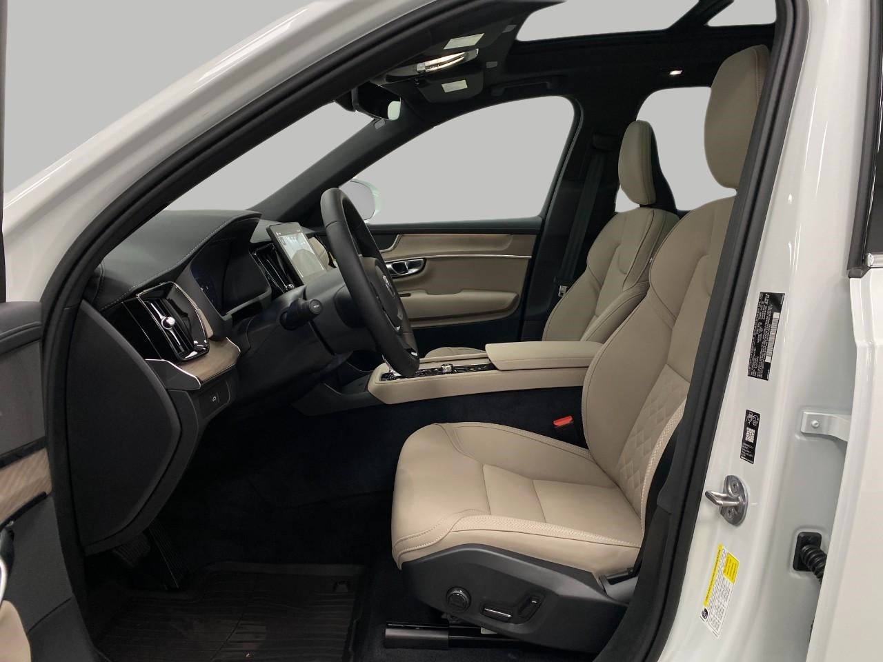 2026 Volvo XC90 B6 AWD Plus 7-Seater