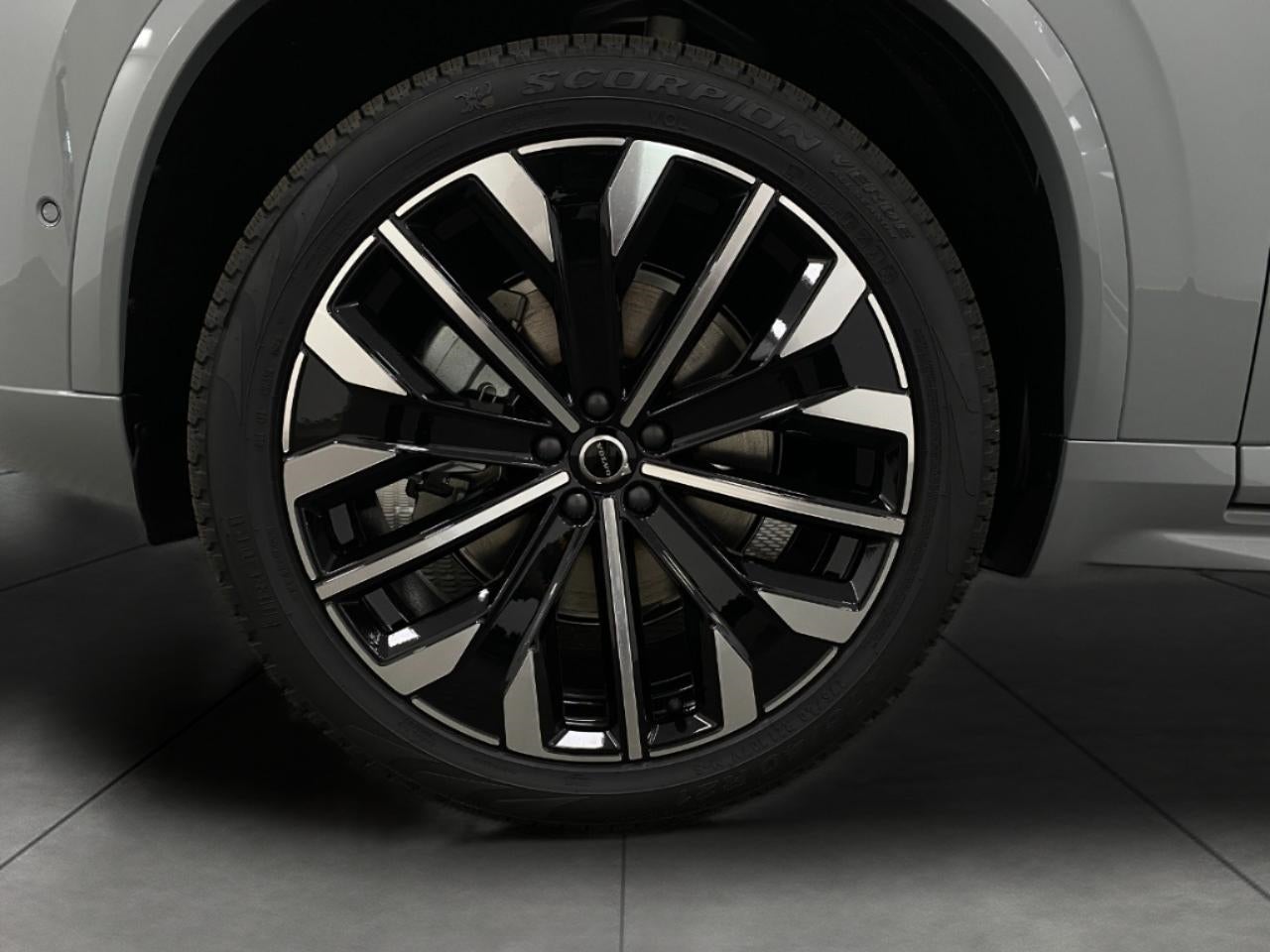 2026 Volvo XC90 B6 AWD Plus 7-Seater