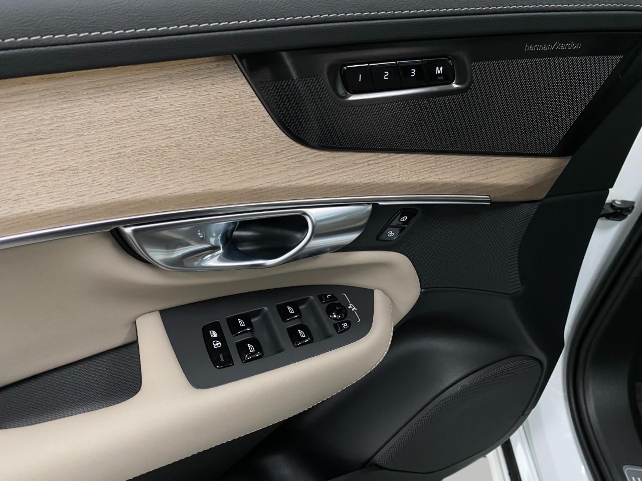 2026 Volvo XC90 B6 AWD Plus 7-Seater