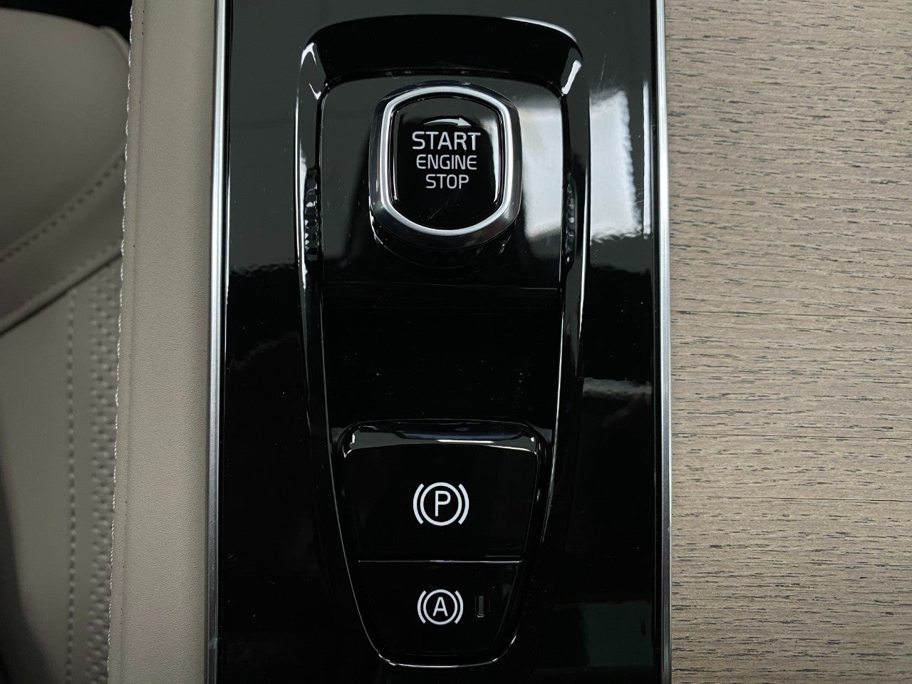 2026 Volvo XC90 B6 AWD Plus 7-Seater