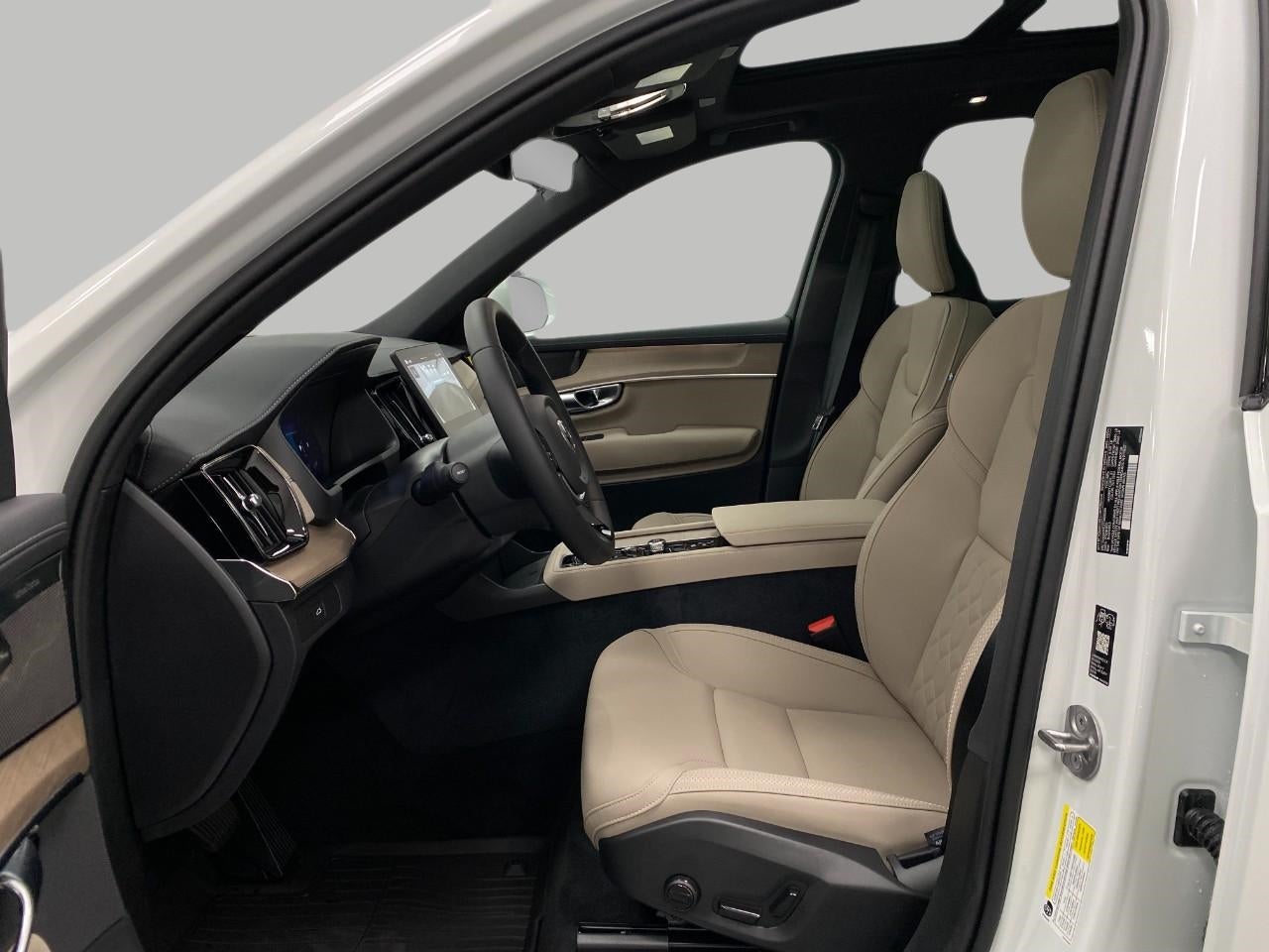 2026 Volvo XC90 B6 AWD Plus 7-Seater