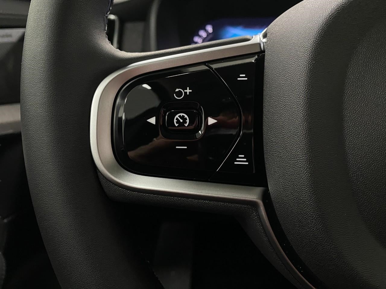 2026 Volvo XC90 B6 AWD Ultra Dark Theme 7-Seater