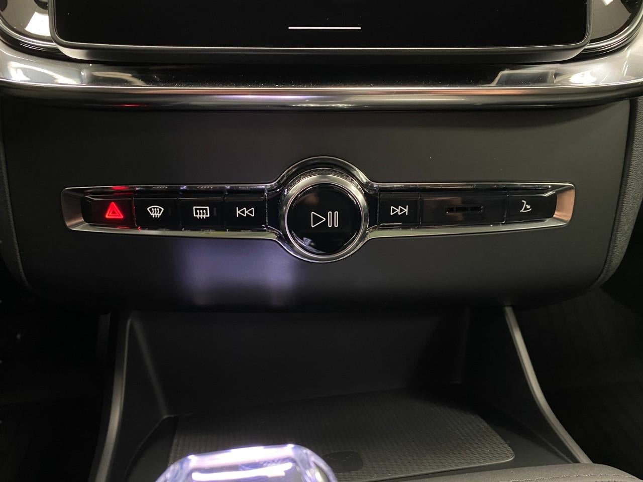 2026 Volvo XC90 B6 AWD Ultra Dark Theme 7-Seater