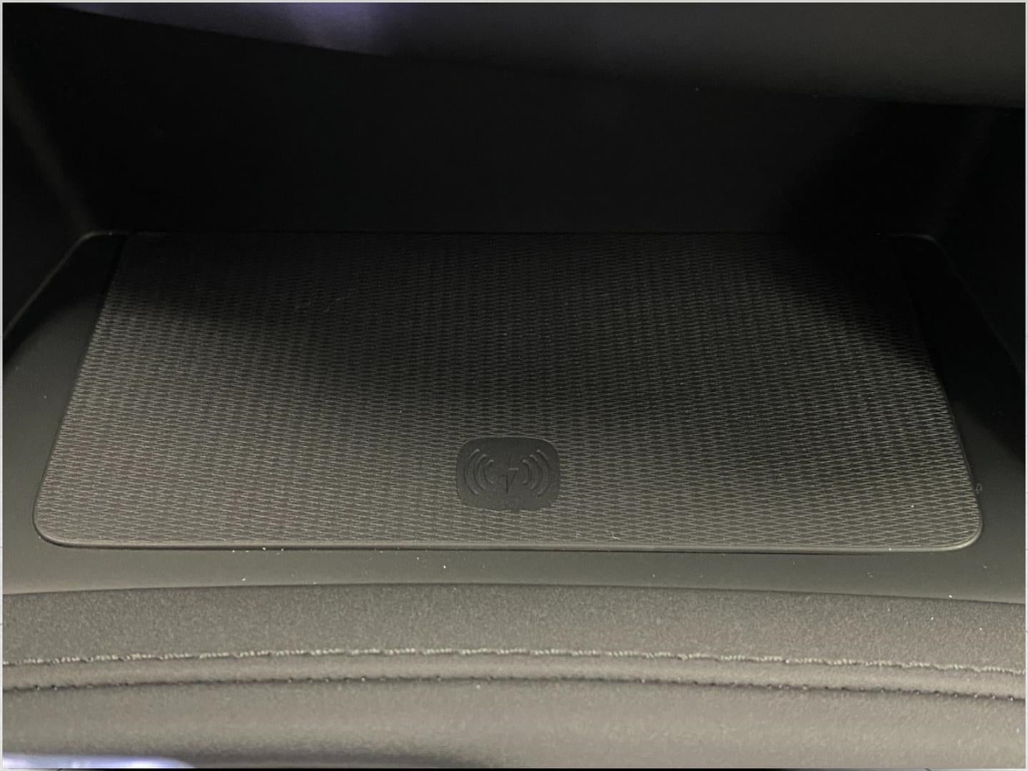 2026 Volvo XC90 B6 AWD Ultra Dark Theme 7-Seater