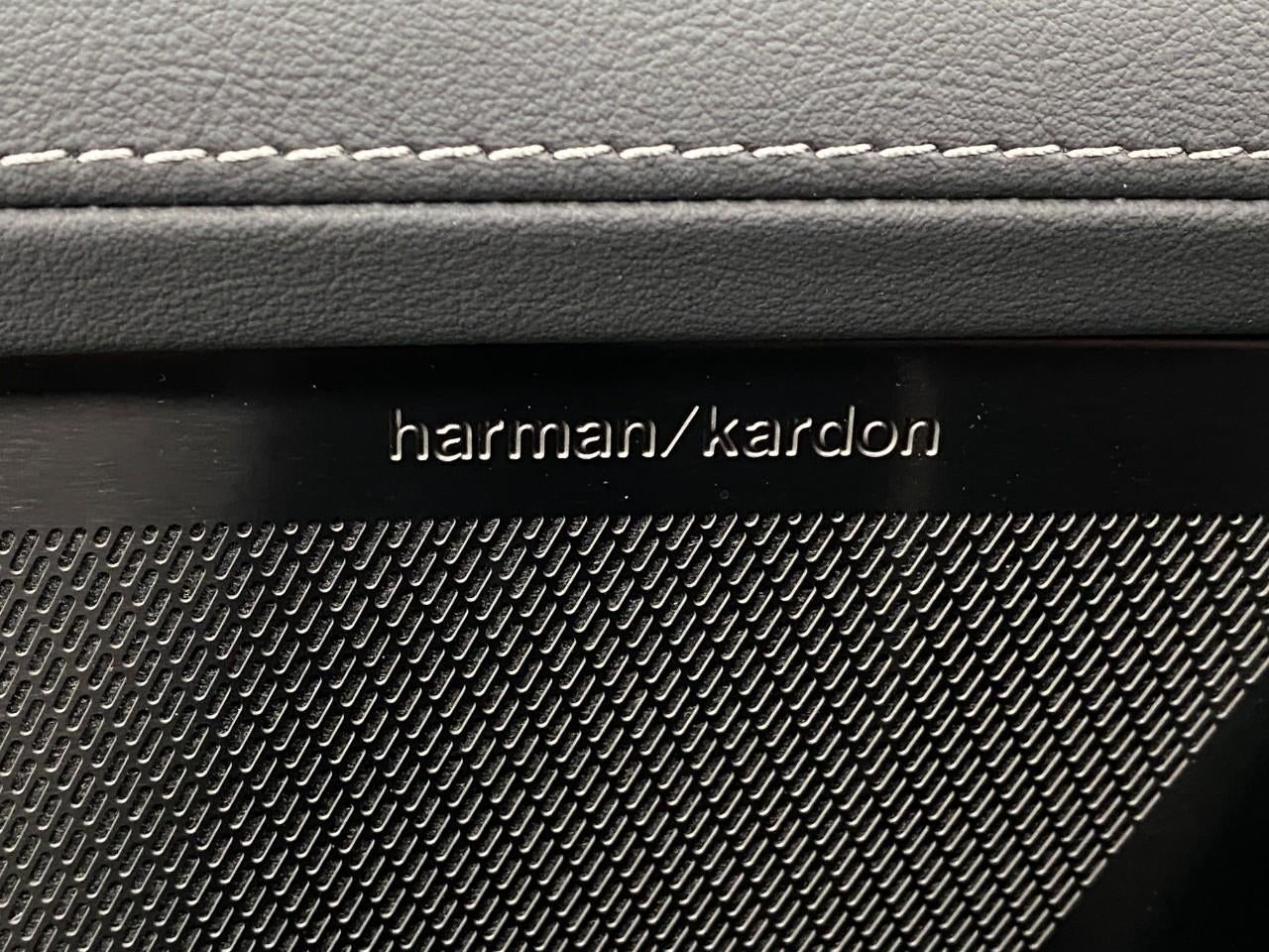 2026 Volvo XC90 B6 AWD Ultra Dark Theme 7-Seater