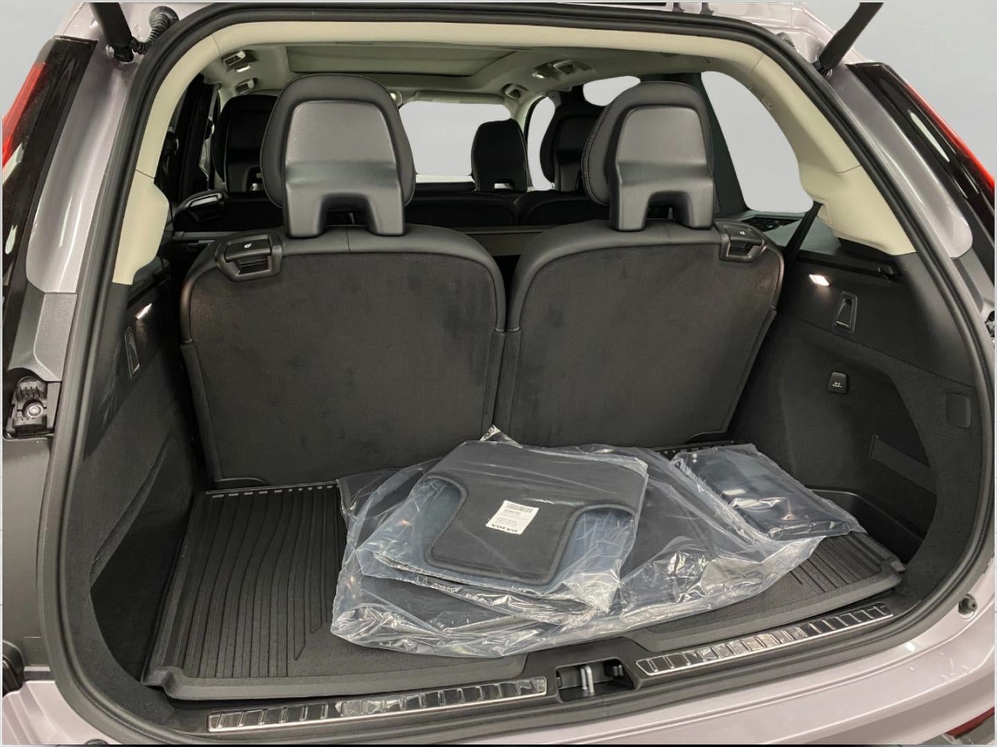 2026 Volvo XC90 B6 AWD Ultra Dark Theme 7-Seater