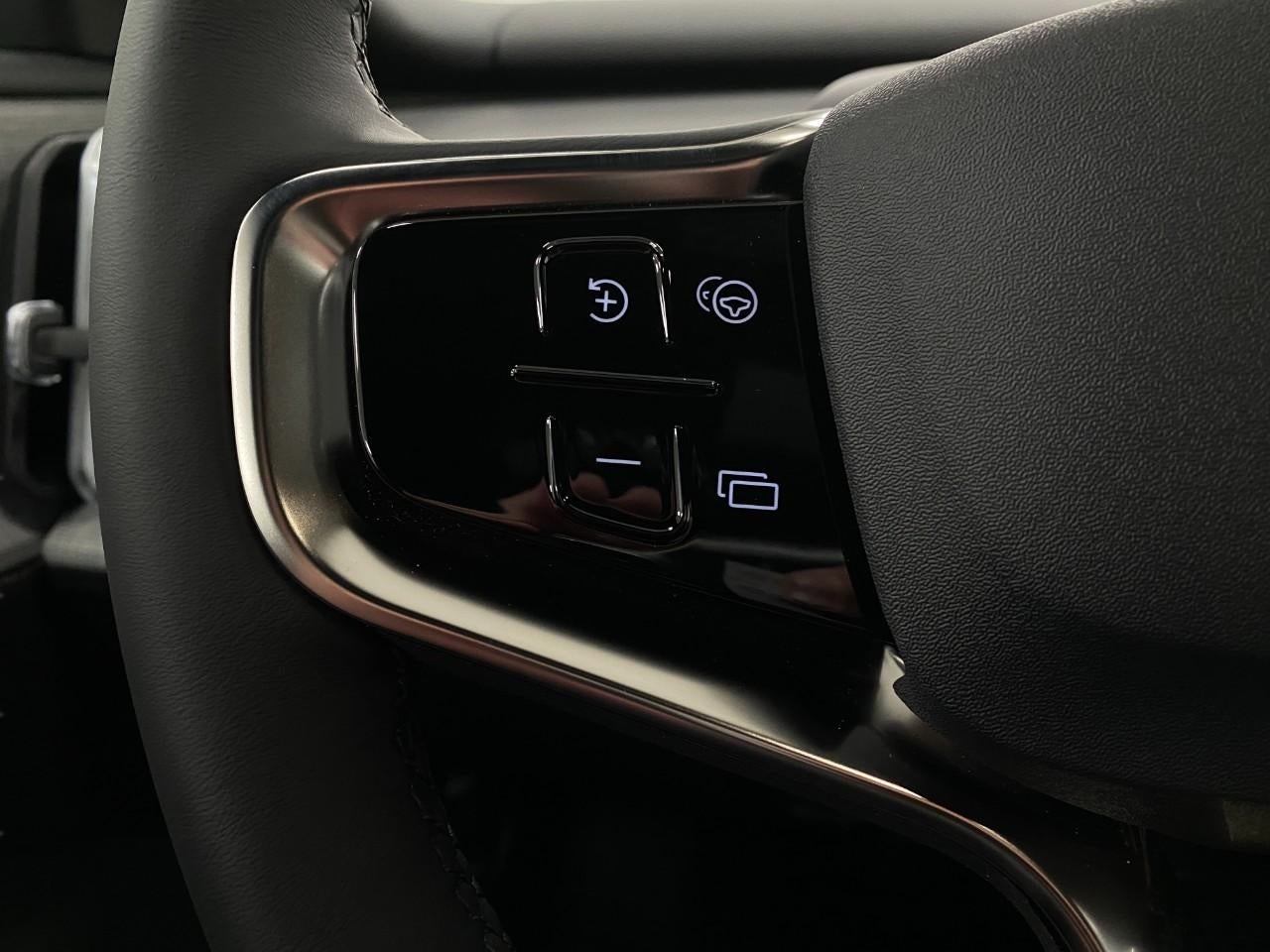 2026 Volvo EX30 Twin Motor AWD Cross Country Ultra