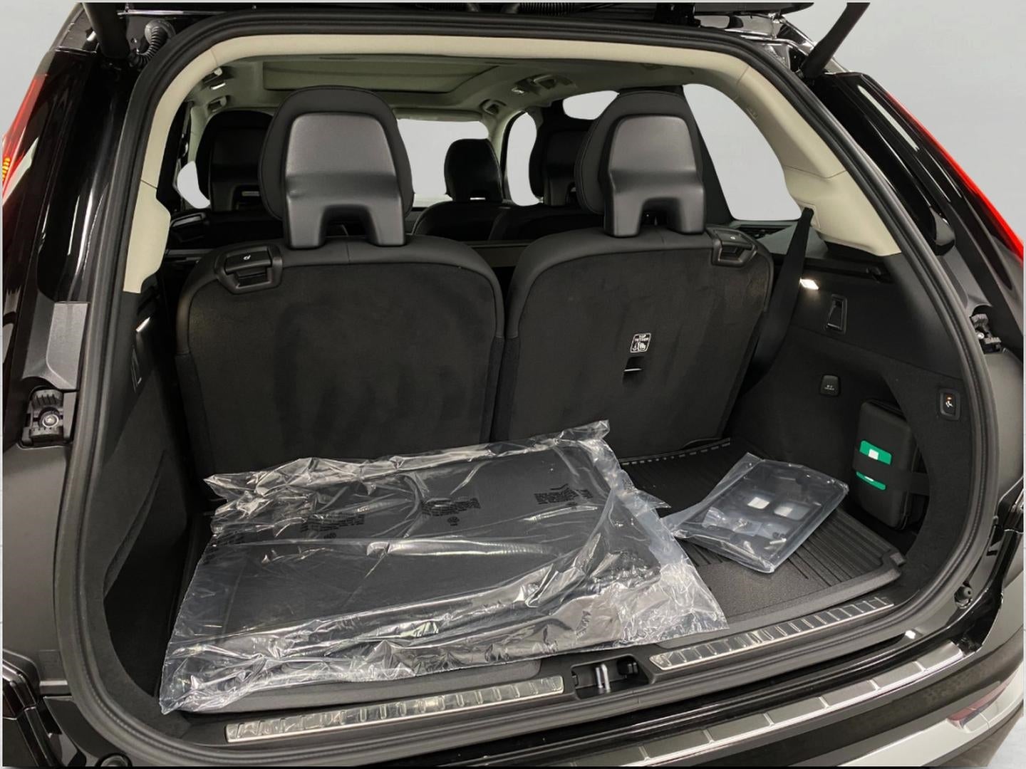2026 Volvo XC90 Plug-In Hybrid T8 AWD Plus 6-Seater