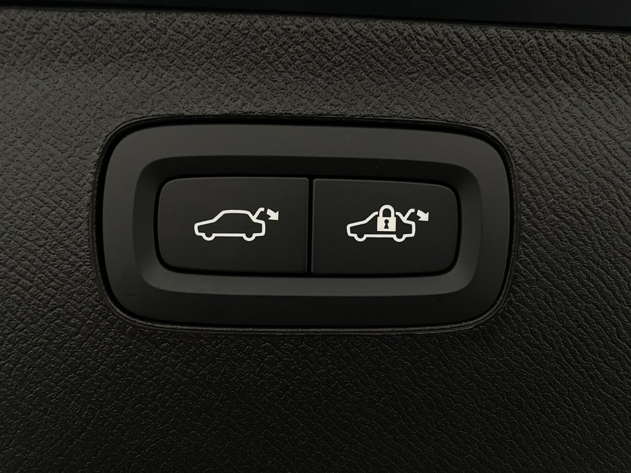 2026 Volvo XC90 Plug-In Hybrid T8 AWD Plus 7-Seater