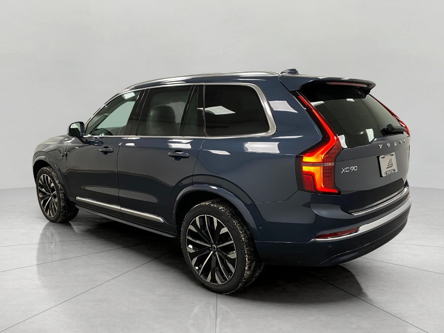 2026 Volvo XC90 Plug-In Hybrid T8 AWD Plus 7-Seater