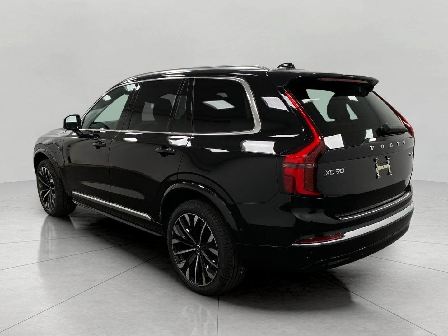 2026 Volvo XC90 Plug-In Hybrid T8 AWD Plus 7-Seater