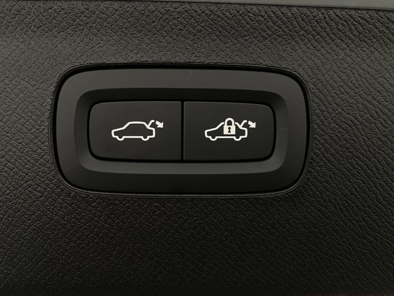 2026 Volvo XC90 Plug-In Hybrid T8 AWD Plus 7-Seater