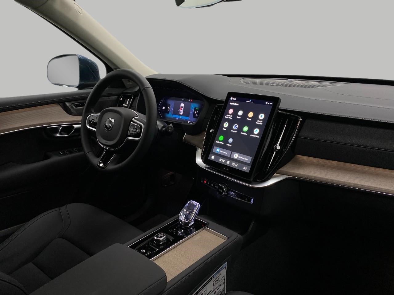 2026 Volvo XC90 Plug-In Hybrid T8 AWD Plus 7-Seater