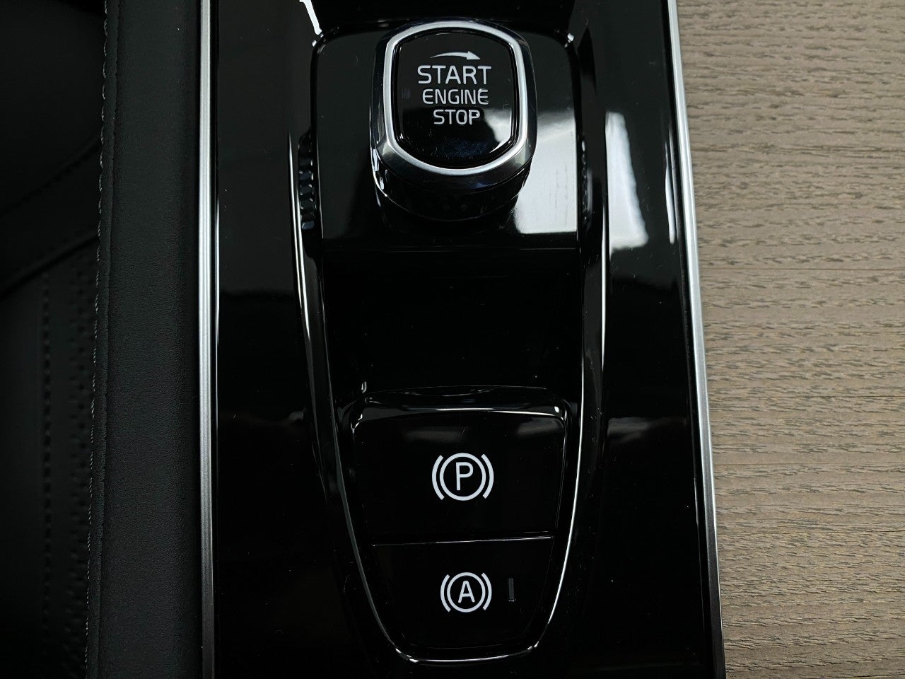 2026 Volvo XC90 Plug-In Hybrid T8 AWD Plus 7-Seater