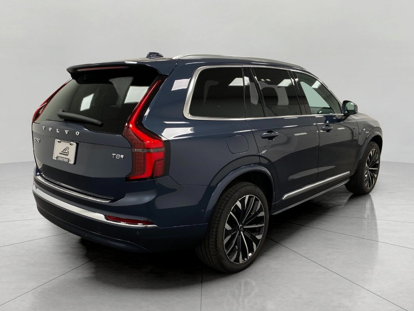 2026 Volvo XC90 Plug-In Hybrid T8 AWD Plus 7-Seater