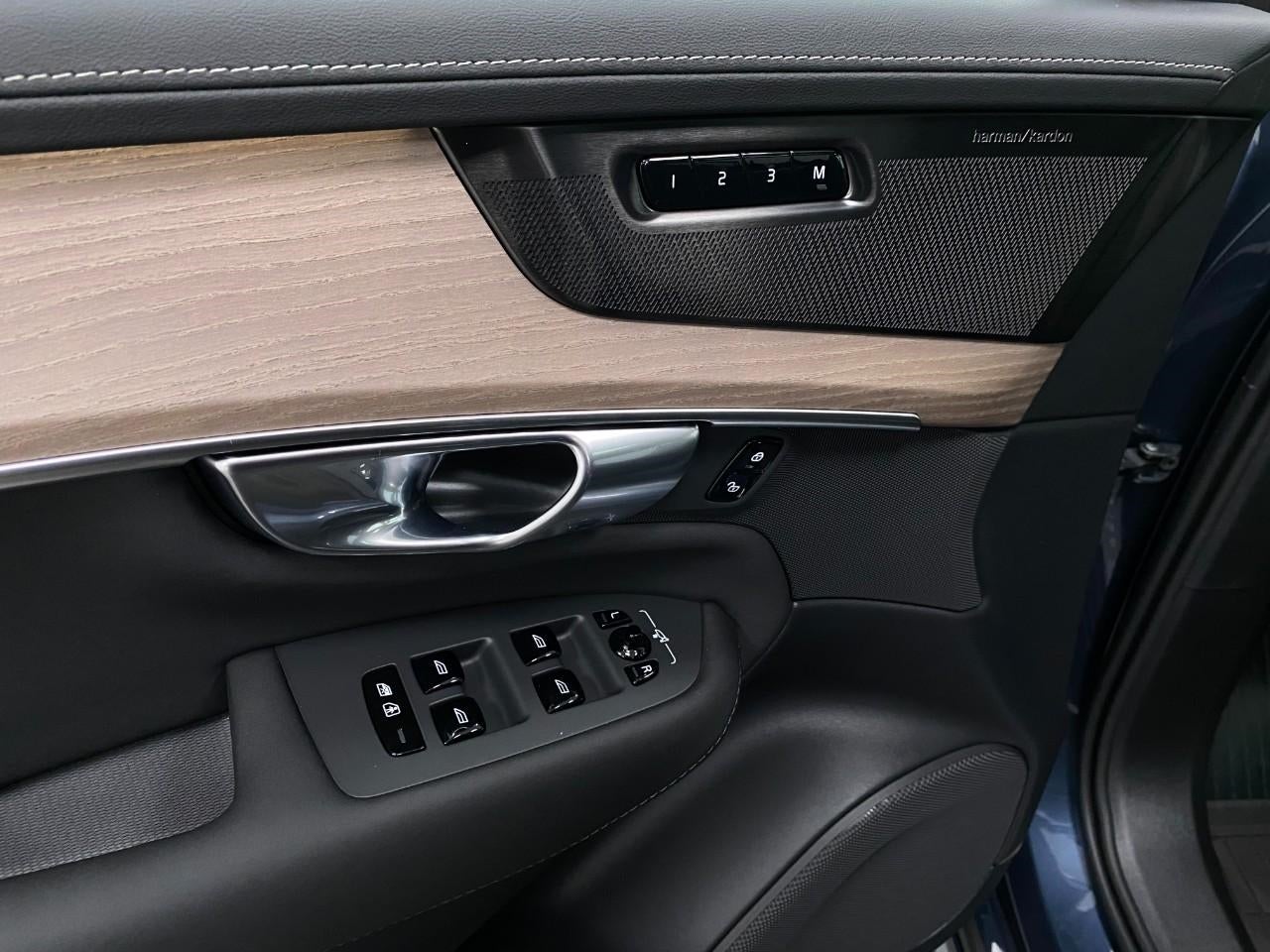 2026 Volvo XC90 Plug-In Hybrid T8 AWD Plus 7-Seater