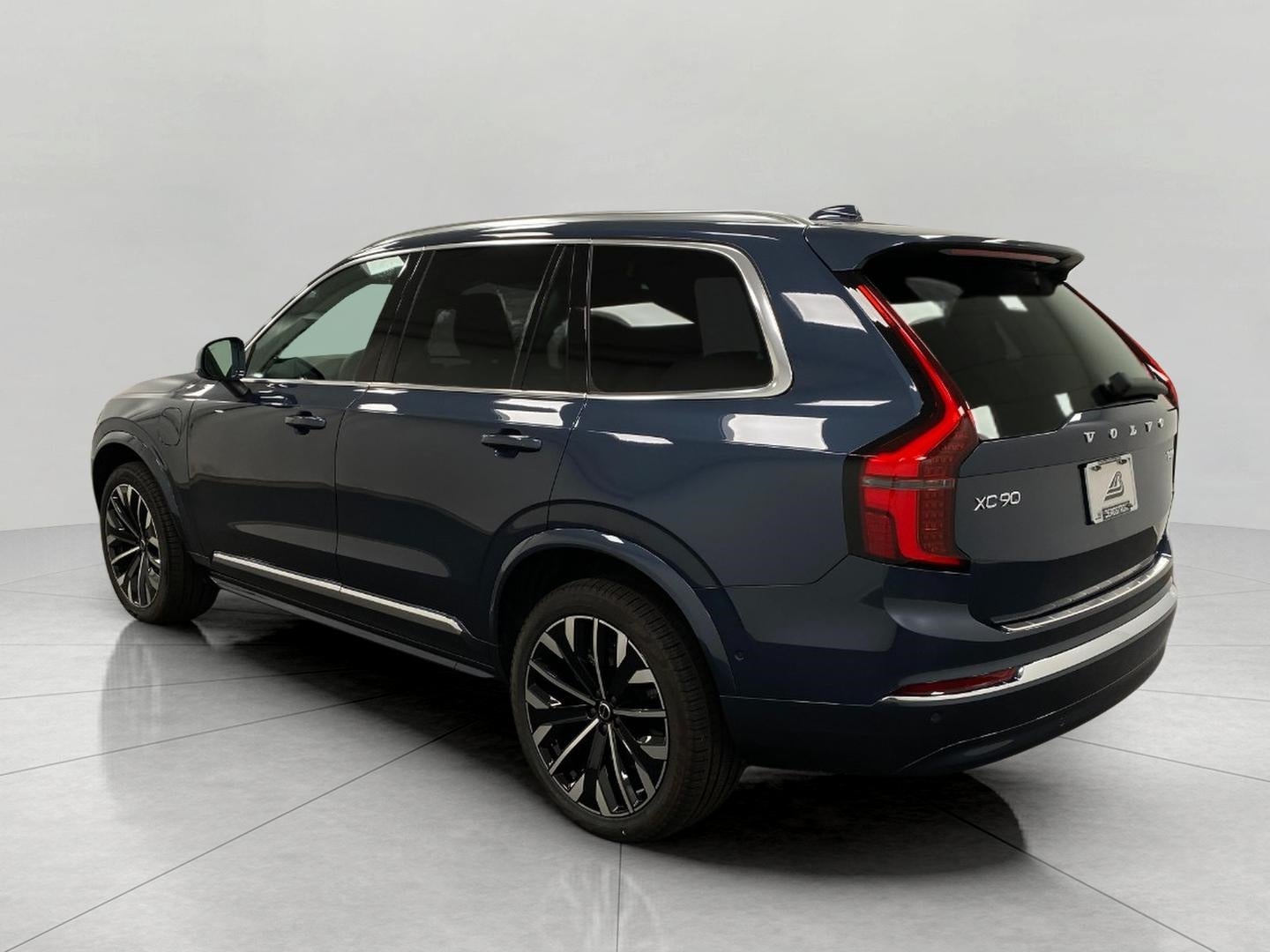 2026 Volvo XC90 Plug-In Hybrid T8 AWD Plus 7-Seater