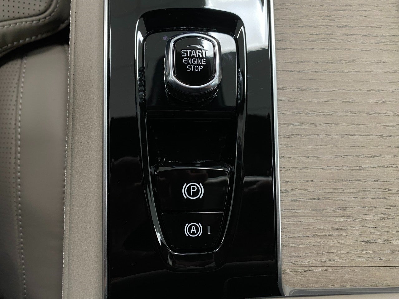 2026 Volvo XC90 Plug-In Hybrid T8 AWD Ultra 7-Seater