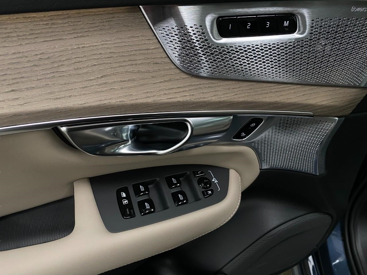 2026 Volvo XC90 Plug-In Hybrid T8 AWD Ultra 7-Seater