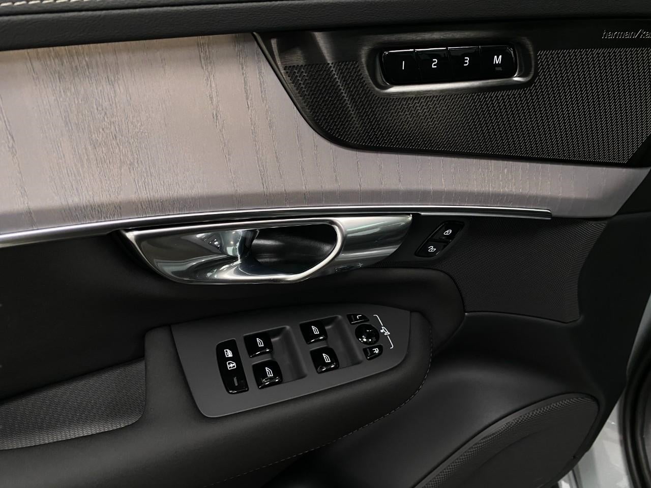 2026 Volvo XC90 Plug-In Hybrid T8 AWD Ultra 7-Seater