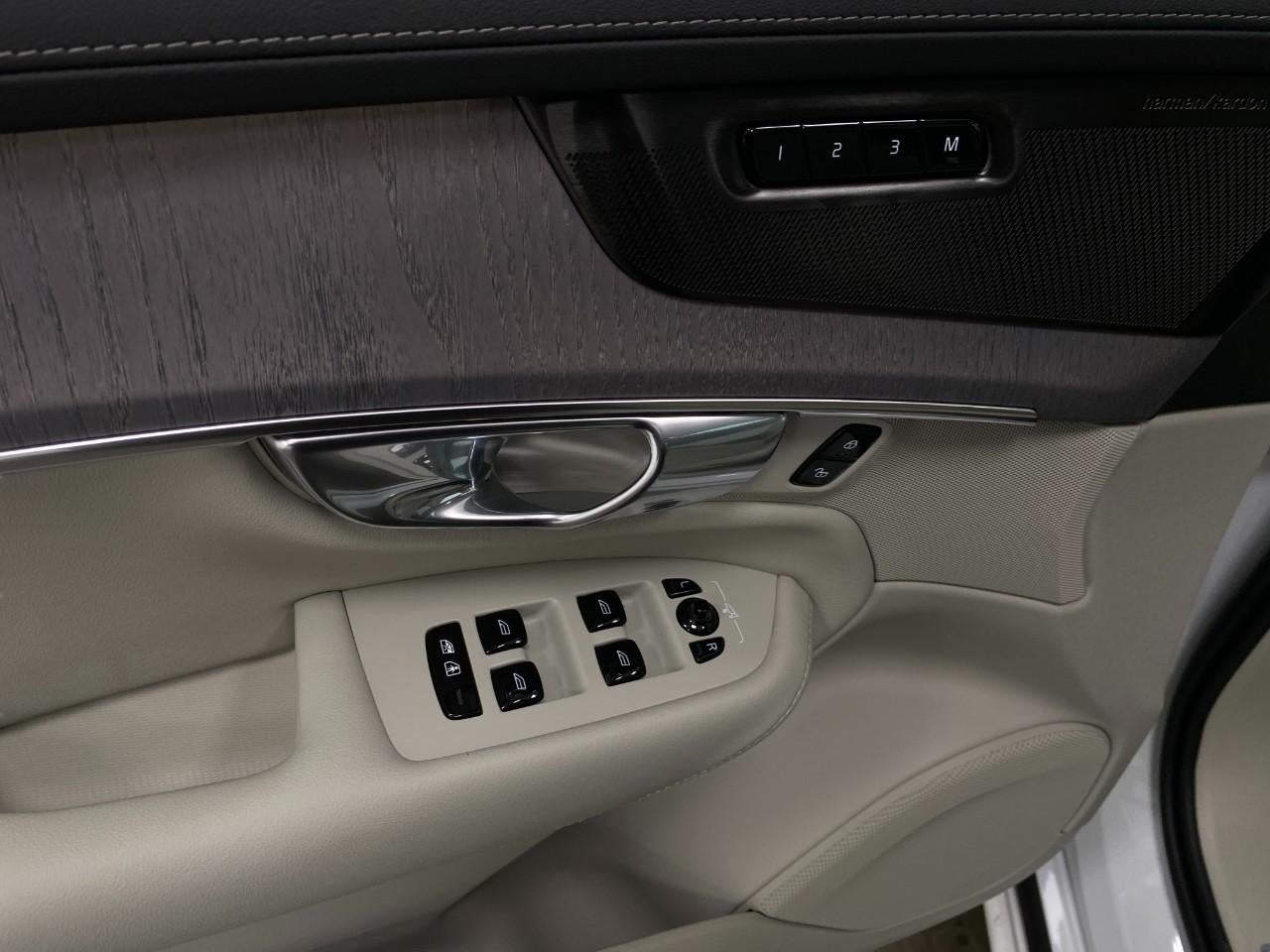 2026 Volvo XC90 Plug-In Hybrid T8 AWD Ultra 7-Seater