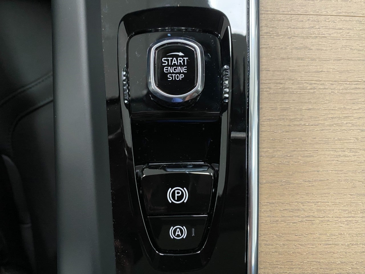 2026 Volvo XC60 Plug-In Hybrid T8 AWD Plus