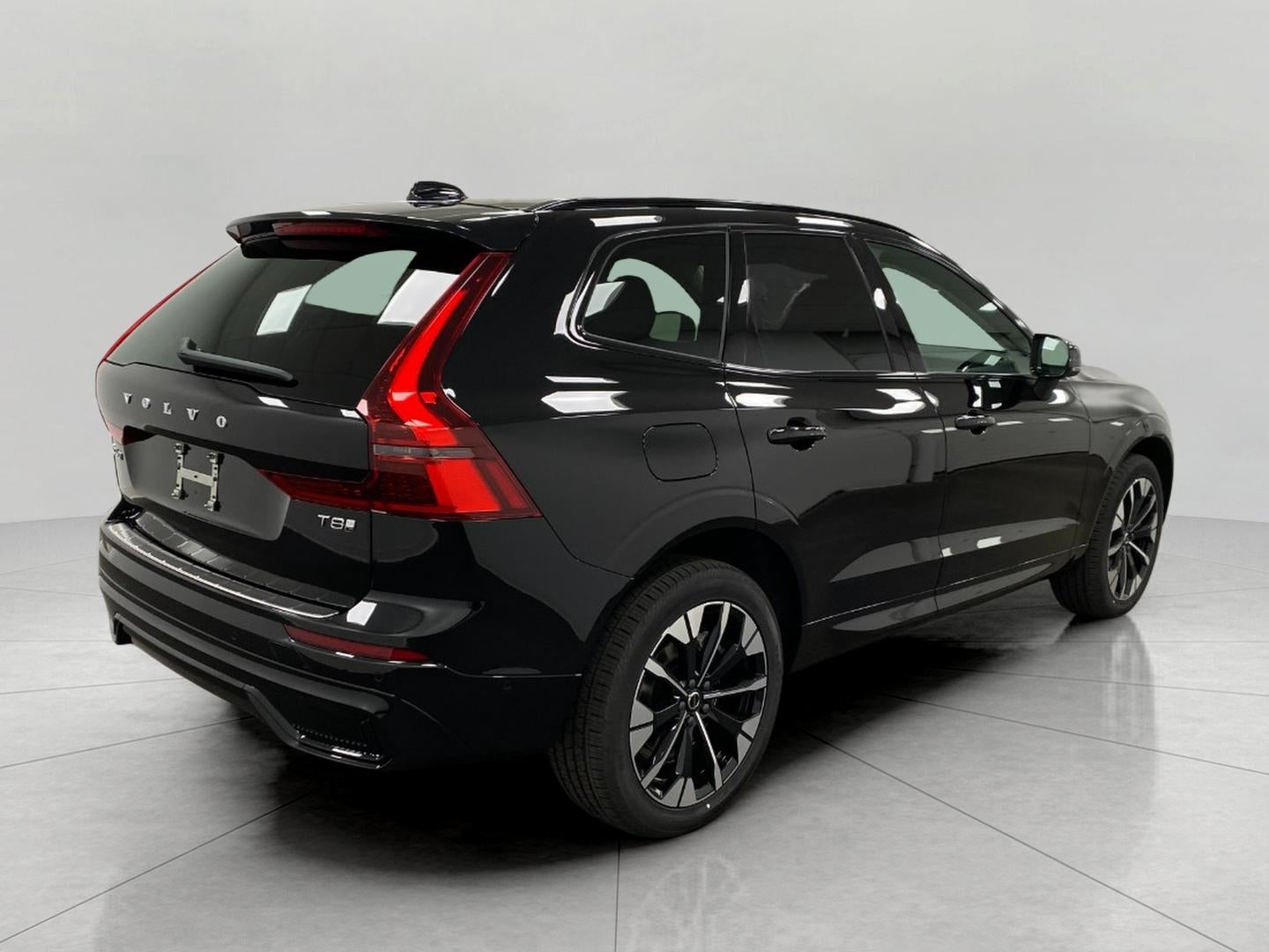 2026 Volvo XC60 Plug-In Hybrid T8 AWD Plus