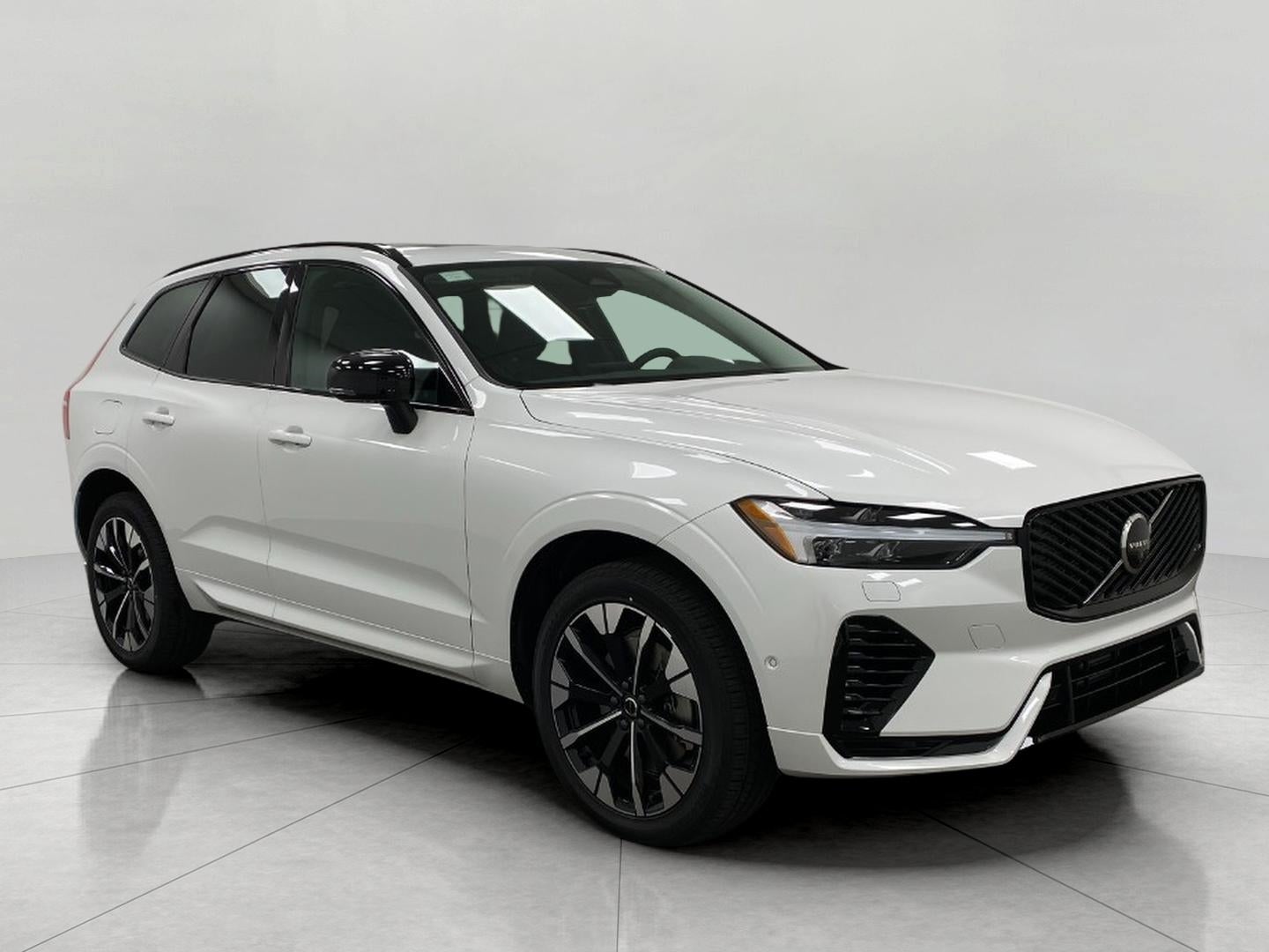 2026 Volvo XC60 Plug-In Hybrid T8 AWD Plus