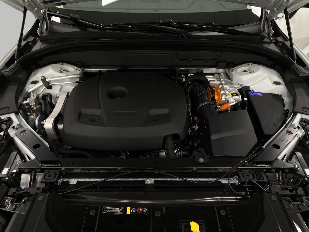 2026 Volvo XC60 Plug-In Hybrid T8 AWD Plus